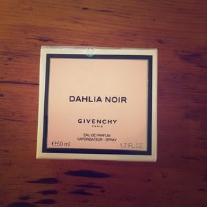 Dahlia Noir givenchy paris perfume